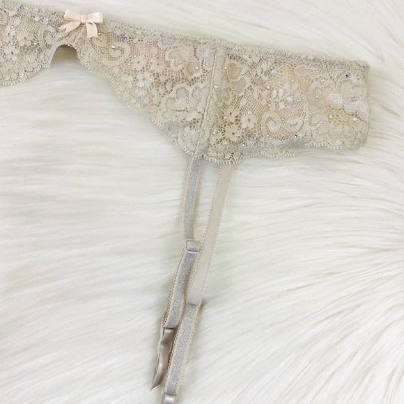 Victoria’s Secret Garter Belt Lingerie M/L - Picture 3 of 12